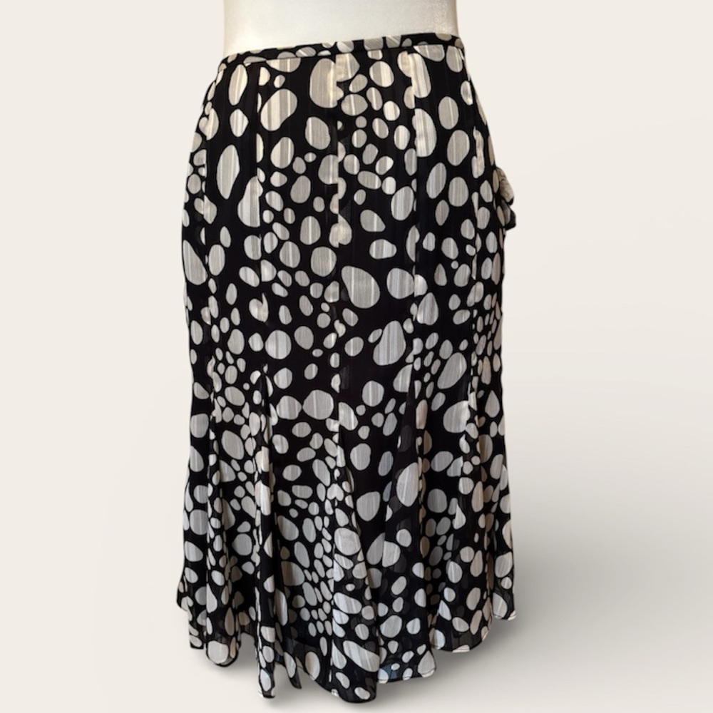KASPER Black and Cream Dotted Flair Skirt Size 10P *NEW*